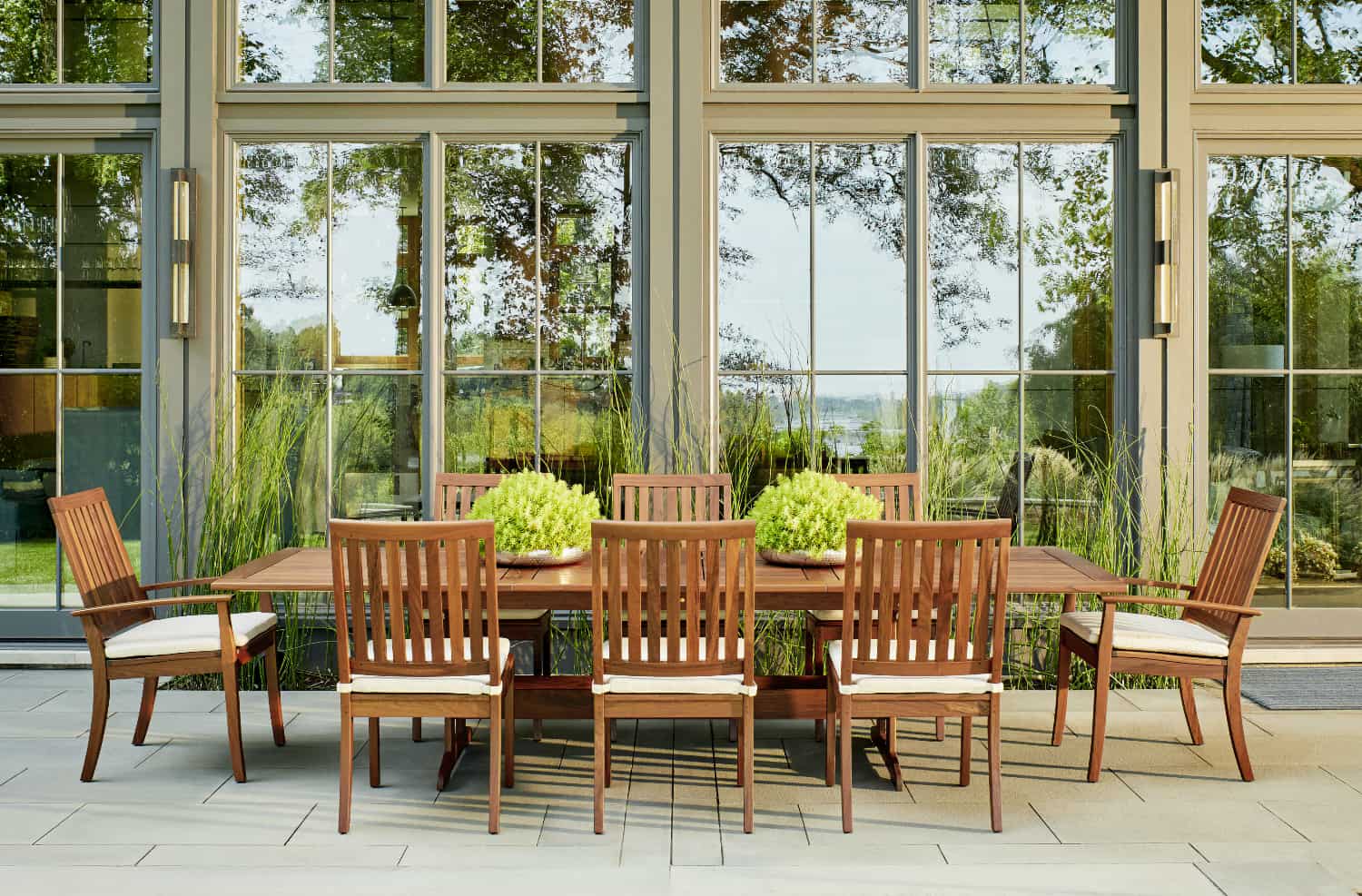 Richmond-ExtensionDininginSunbrellaPremierFlax-LongSide